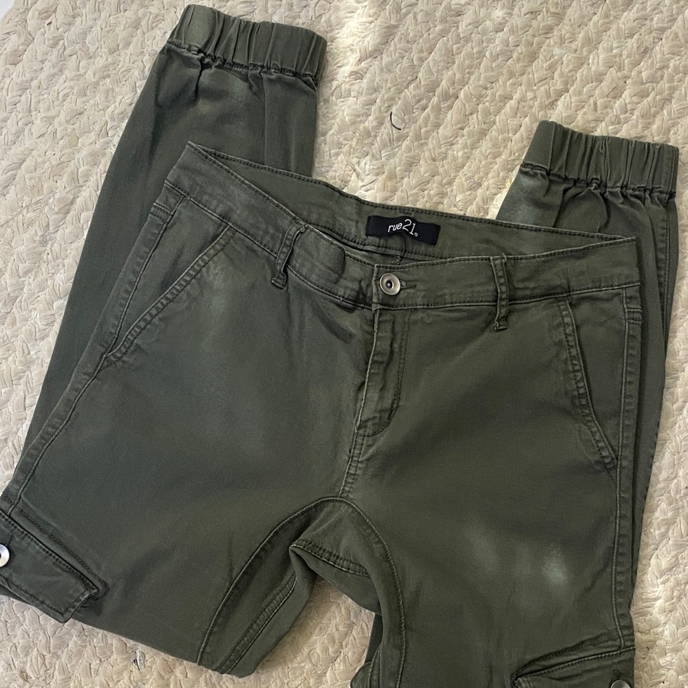 Rue21 Olive Cargo Jogger Pants Size 9/10 - Picture 2 of 5